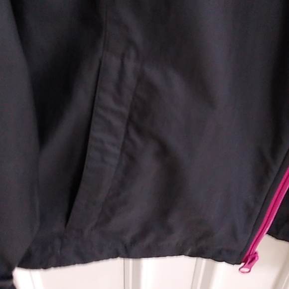 Columbia light weight black jacket with pink zipper, EUC - Picture 4 of 6